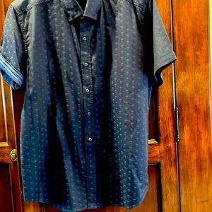 Like New Robert Graham Blue on Blue short sleeve Men’s XL cotton shirt